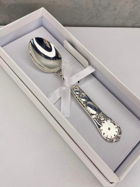 Срібна дитяча ложка Маленьке курча і годинник (код 6343-P) 6343-P фото