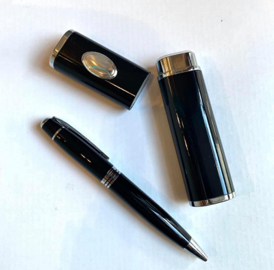 Ручка чорна в футлрі (код 3521)